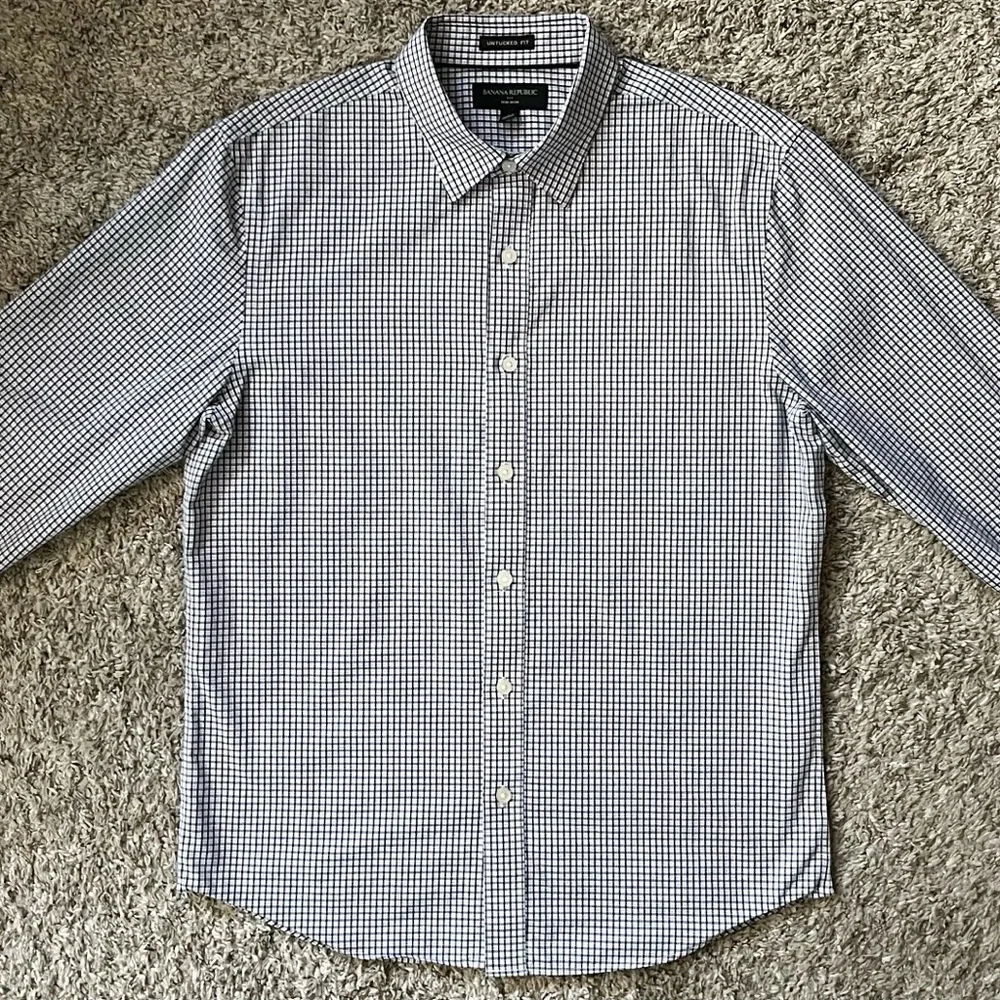 Banana Republic - Men’s Slim Untucked Fit Button Down Dress Shirt | Size Medium